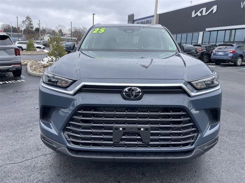 Used 2025 Toyota Grand Highlander AWD image 2