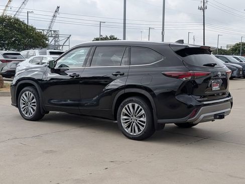 Used 2025 Toyota Highlander Platinum AWD/4WD image 8