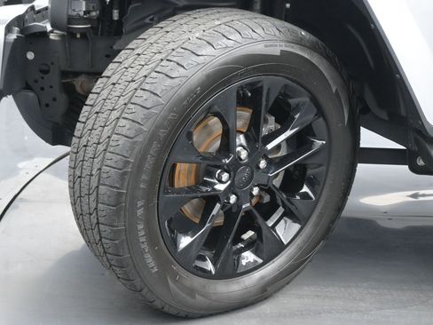 Used 2020 Jeep Wrangler Unlimited Sahara image 19