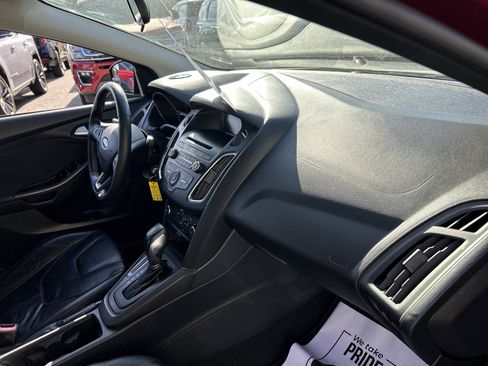 Used 2015 Ford Focus SE w/ Equipment Group 201A FWD image 36