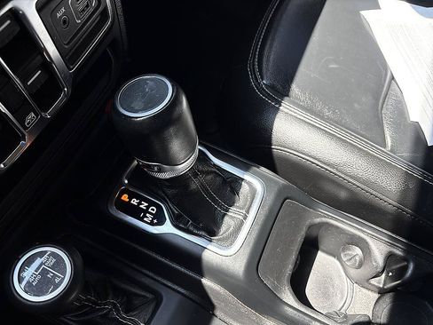 Used 2022 Jeep Wrangler Unlimited Sahara w/ Cold Weather Group AWD/4WD image 18