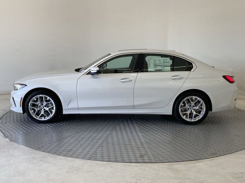 Used 2025 BMW 330i xDrive Sedan w/ Convenience Package image 2