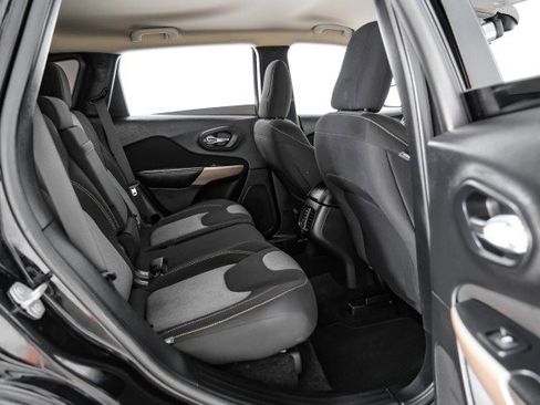 Used 2018 Jeep Cherokee Latitude image 32