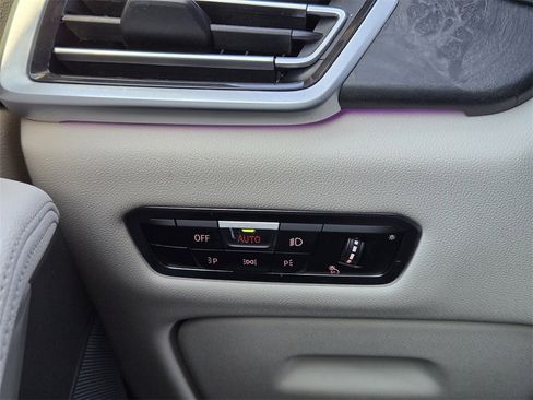 Used 2022 BMW X5 xDrive45e w/ M Sport Package image 21