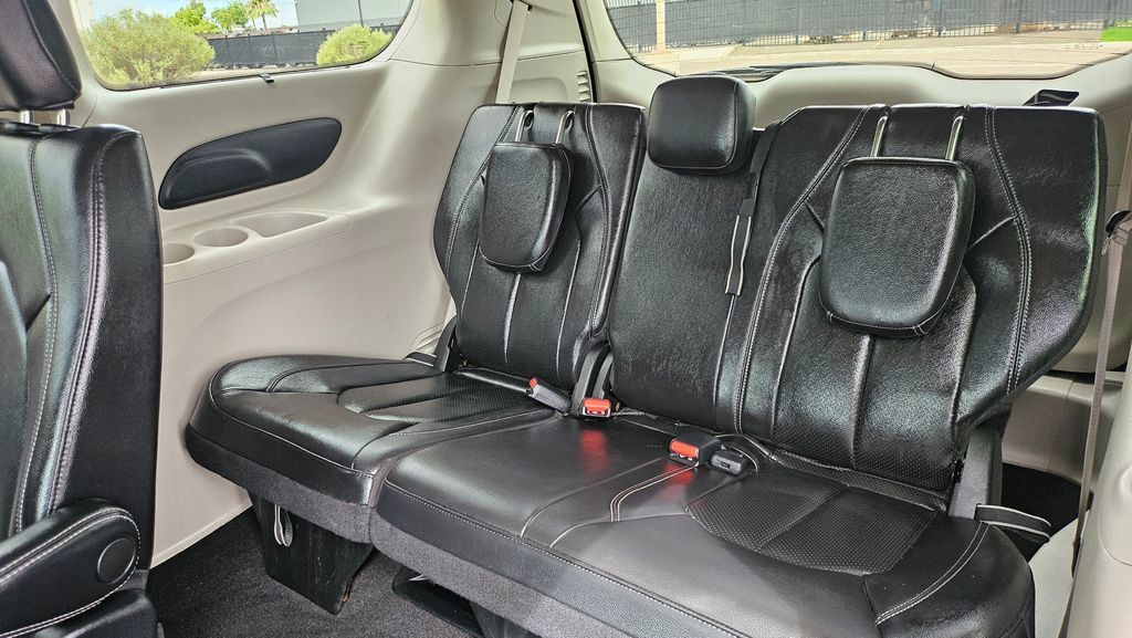 Used 2022 Chrysler Pacifica Touring-L FWD image 28