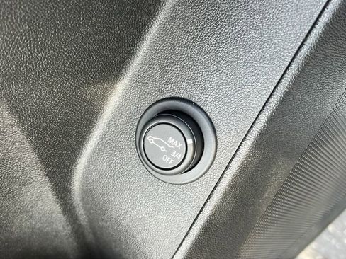 Used 2023 Chevrolet Equinox RS image 18