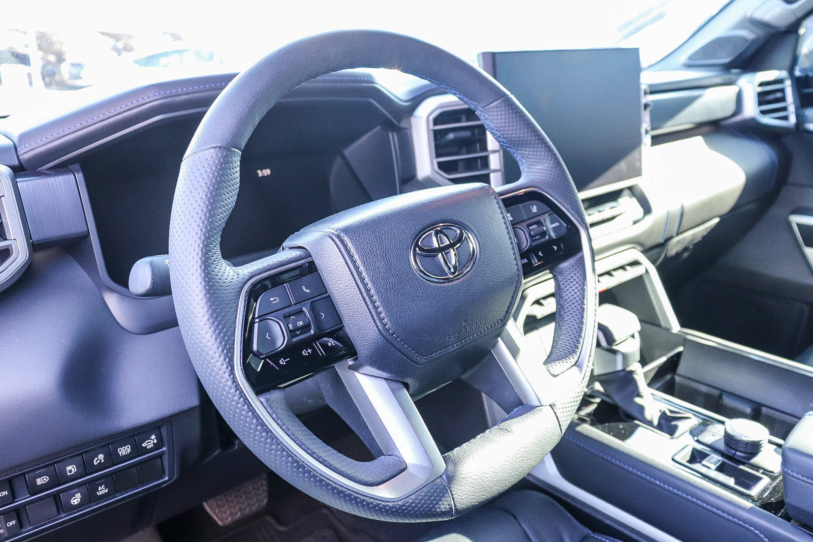 Certified 2025 Toyota Sequoia Platinum w/ Tow Technology Package AWD/4WD image 13