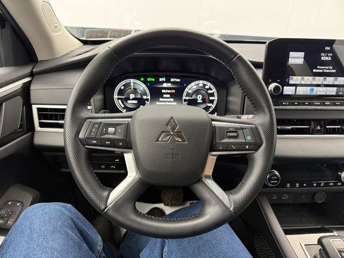 Used 2024 Mitsubishi Outlander SE image 15