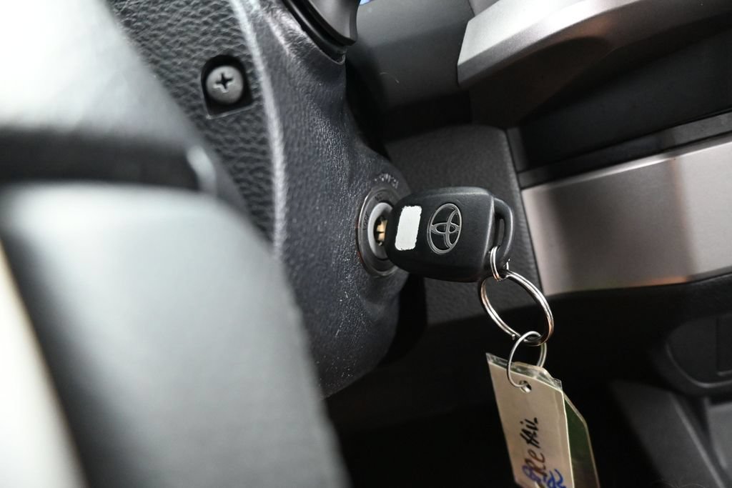 Used 2021 Toyota Tacoma SR5 w/ SR5 Appearance Package (SM) RWD image 28