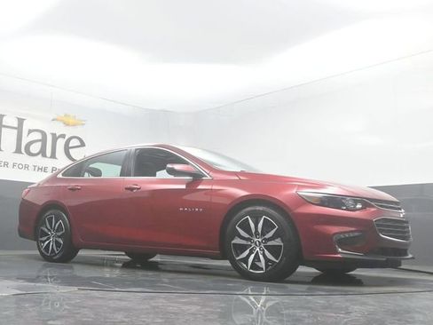Used 2018 Chevrolet Malibu LT w/ Leather Package FWD image 2