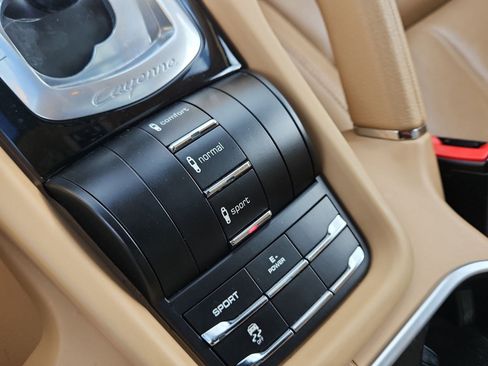 Used 2014 Porsche Cayenne S image 28