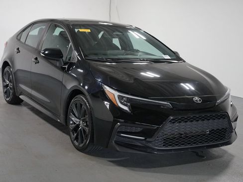 Used 2024 Toyota Corolla SE FWD image 3