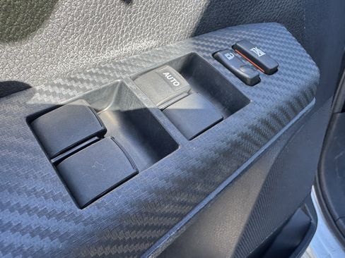 Used 2013 Toyota RAV4 Limited AWD/4WD image 10