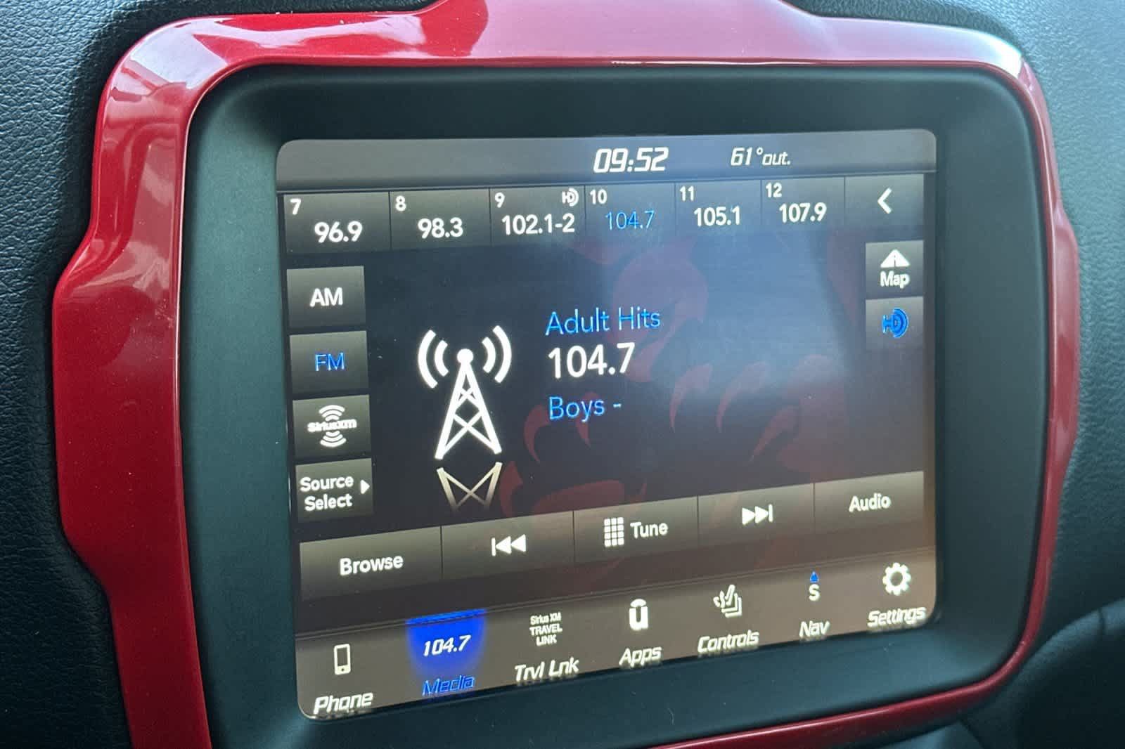 Used 2023 Jeep Renegade Trailhawk w/ Trailhawk Elite Group AWD/4WD image 19
