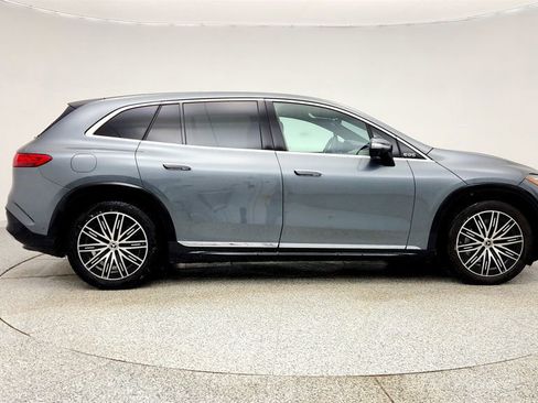 Used 2023 Mercedes-Benz EQS 580 4MATIC SUV w/ Exclusive Trim Package image 4