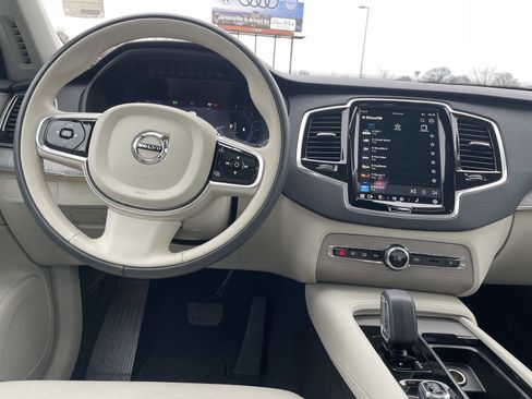 Used 2024 Volvo XC90 B6 Plus image 16