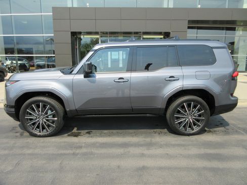 Used 2026 Lexus GX 550 w/ Cold Area Package AWD/4WD image 3