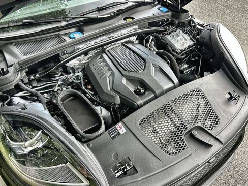 Certified 2026 Porsche Macan image 30