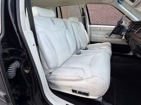 Used 1994 Lincoln Town Car Signature RWD image 26