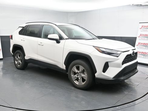 Used 2022 Toyota RAV4 XLE image 2