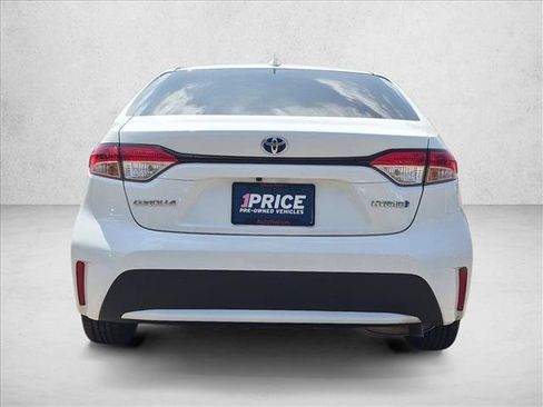 Used 2022 Toyota Corolla LE FWD image 6