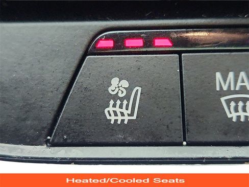 Used 2020 BMW X7 M50i image 22