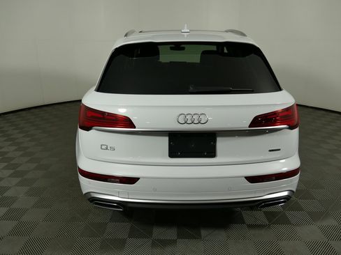 Used 2024 Audi Q5 e Prestige w/ Prestige Package image 4