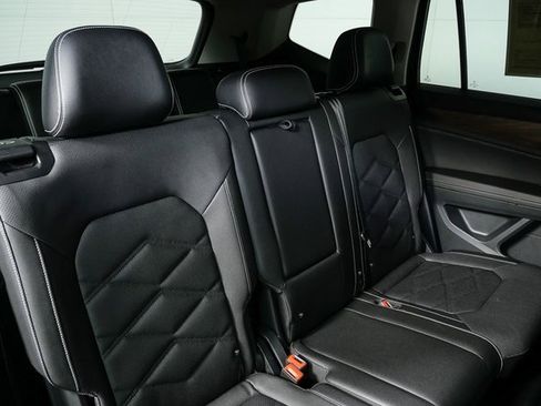 Certified 2025 Volkswagen Atlas SE image 12