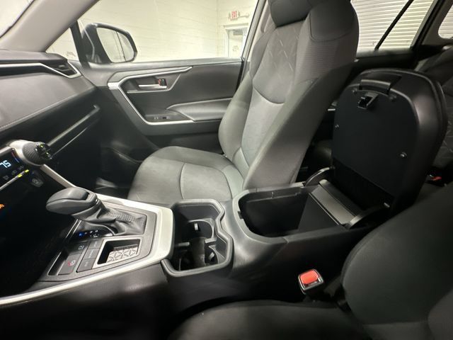 Used 2025 Toyota RAV4 XLE FWD image 27