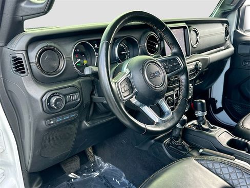 Used 2021 Jeep Wrangler Unlimited Sahara image 9