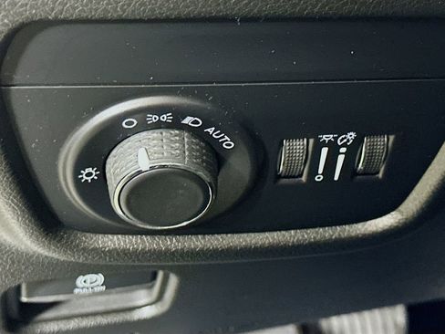 Used 2023 Jeep Grand Cherokee Altitude AWD/4WD image 21