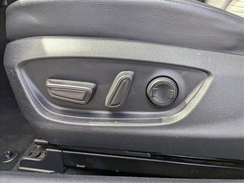 Used 2023 Toyota Camry SE image 11