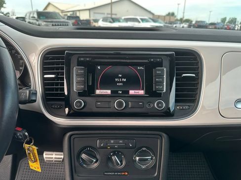 Used 2012 Volkswagen Beetle Launch Edition FWD image 16