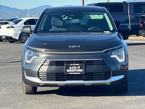 Certified 2025 Kia Niro LX image 10