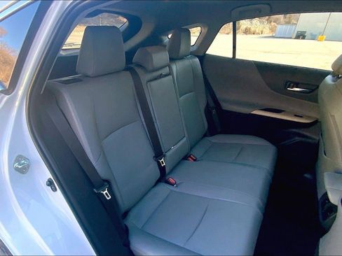 Used 2023 Toyota Venza Limited image 24