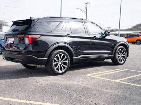 Used 2025 Ford Explorer ST-Line image 5