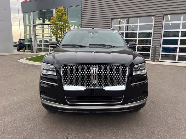 Used 2024 Lincoln Navigator L Reserve AWD/4WD image 2
