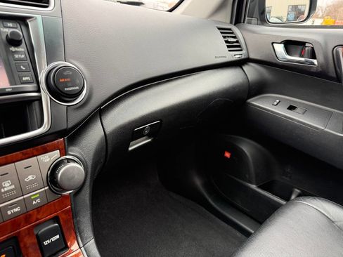 Used 2013 Toyota Highlander Limited image 30