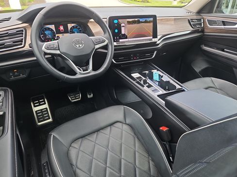 Certified 2024 Volkswagen Atlas SEL Premium R-Line AWD/4WD image 4