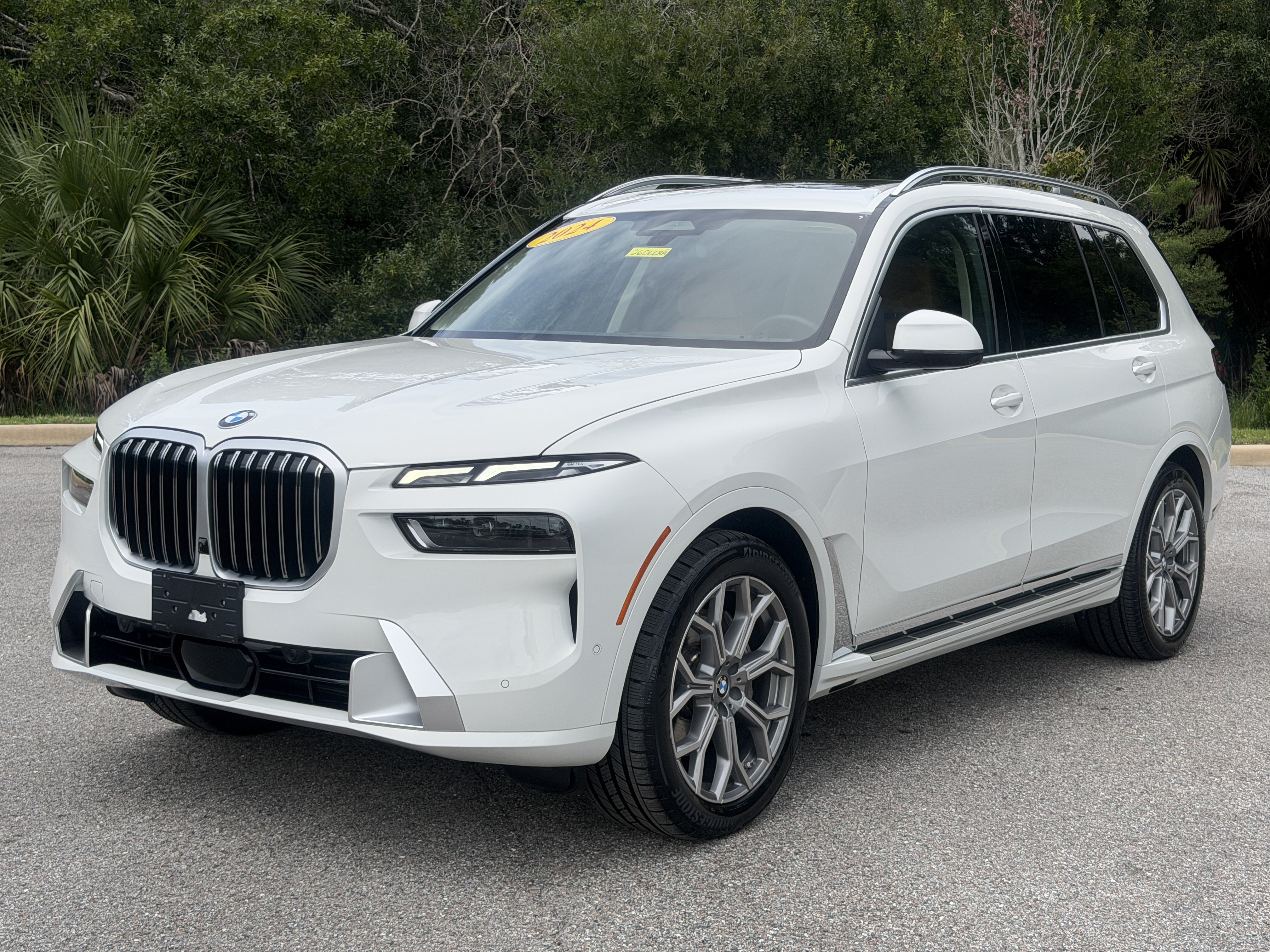 Used 2024 BMW X7 xDrive40i w/ Premium Package AWD/4WD image 3
