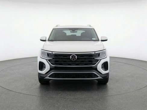 Used 2025 Volkswagen Atlas Cross Sport SE image 2