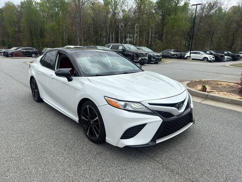 Used 2020 Toyota Camry XSE image 3