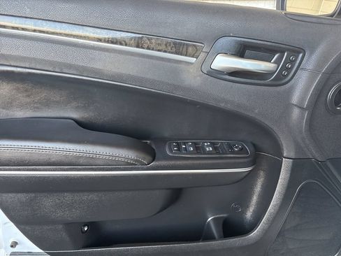 Used 2017 Chrysler 300 C RWD image 11