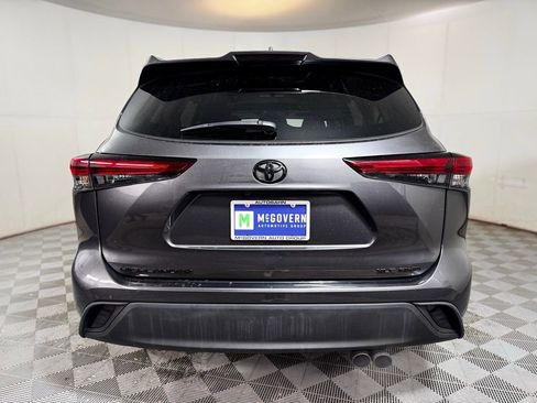 Used 2023 Toyota Highlander XLE image 7