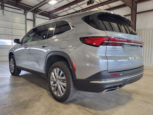 Used 2025 Buick Enclave Preferred image 3