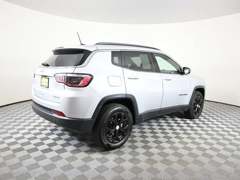 Used 2024 Jeep Compass Latitude AWD/4WD image 6