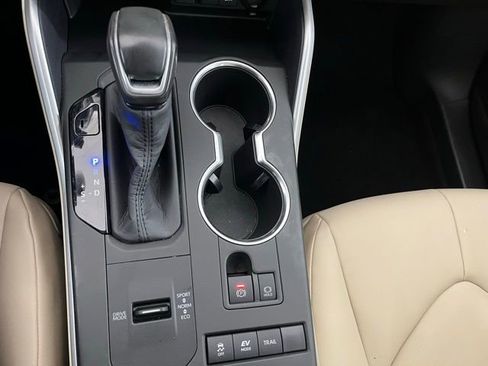 Used 2020 Toyota Highlander XLE image 18