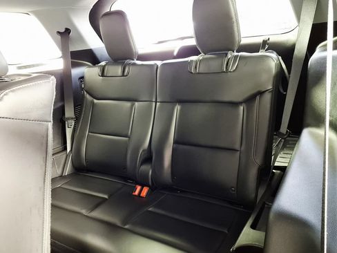 Used 2021 Ford Explorer XLT w/ Equipment Group 202A AWD/4WD image 9