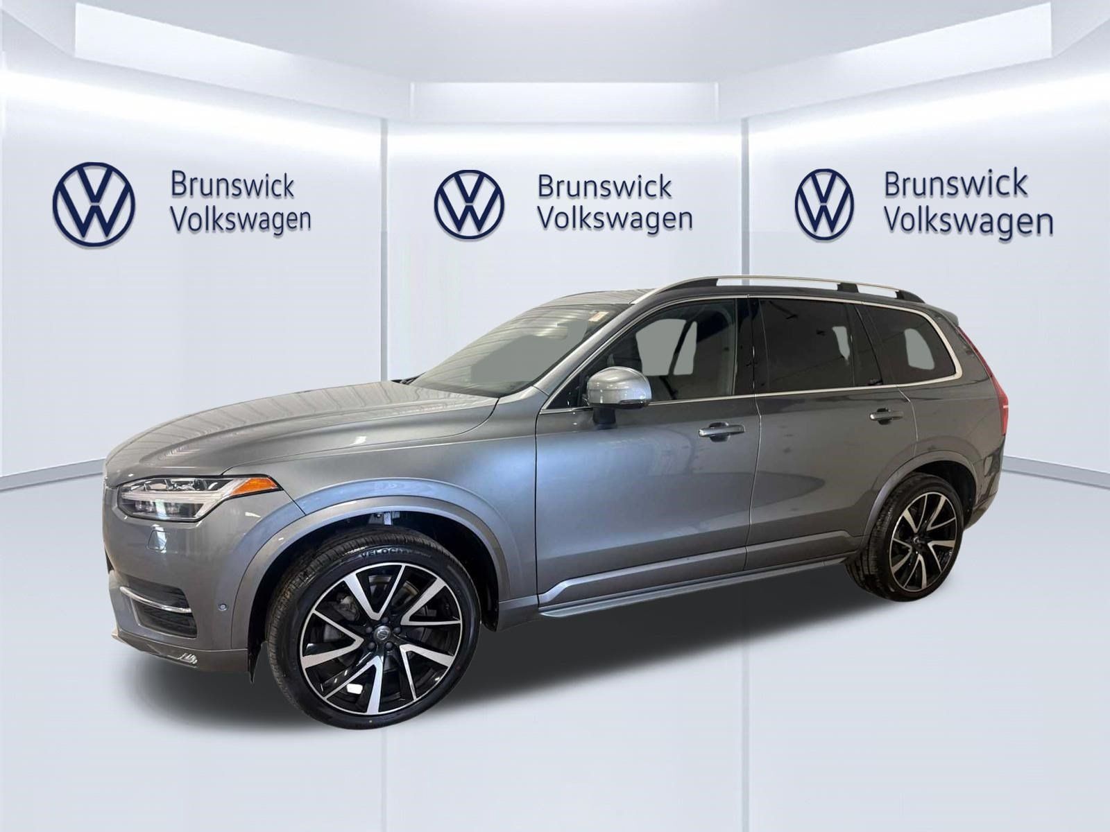 Used 2018 Volvo XC90 T6 Momentum w/ Convenience Package AWD/4WD image 2
