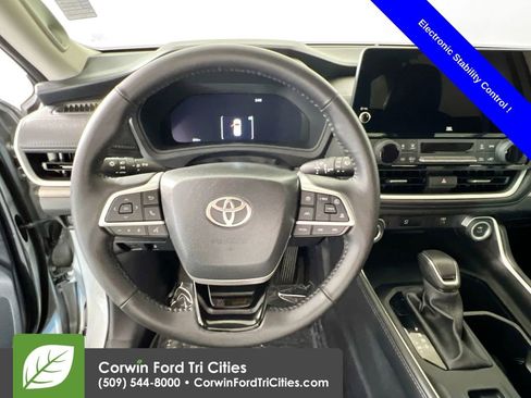Used 2024 Toyota Grand Highlander AWD image 8